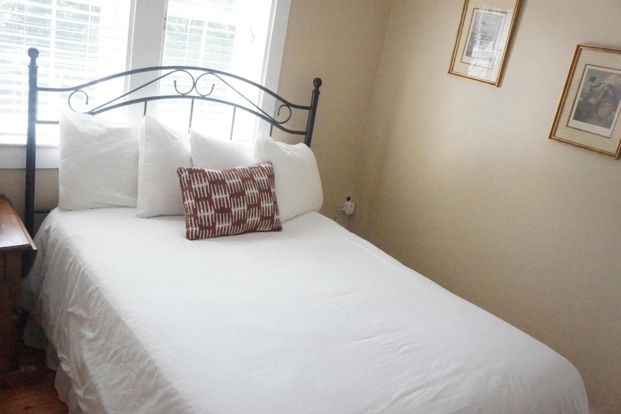 The Frogtown Inn Canadensis エクステリア 写真