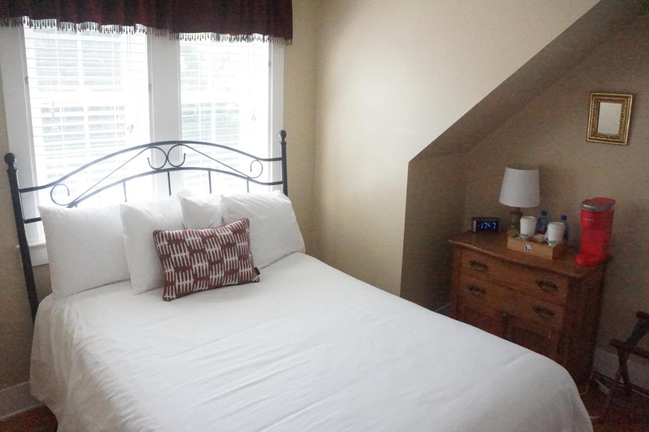 The Frogtown Inn Canadensis エクステリア 写真