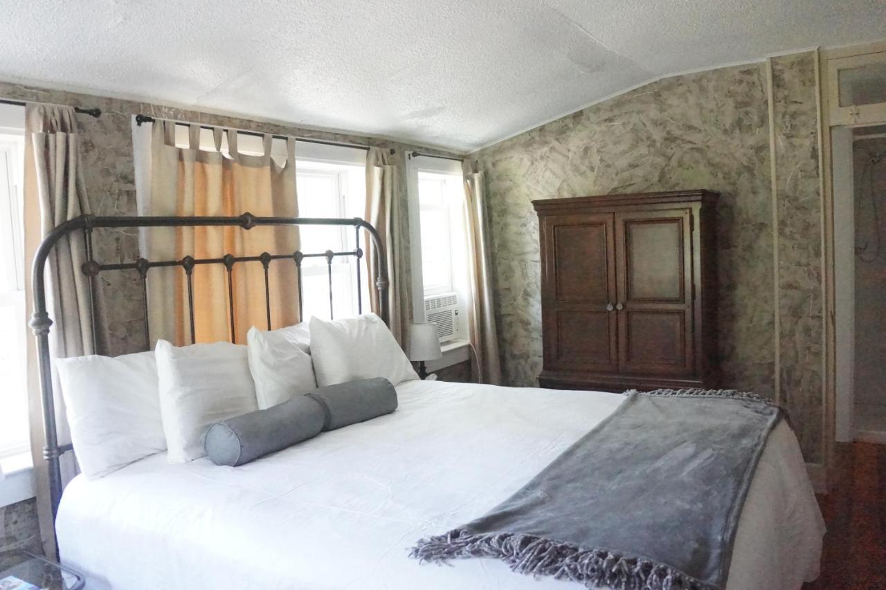 The Frogtown Inn Canadensis エクステリア 写真