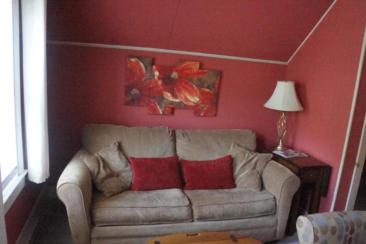The Frogtown Inn Canadensis エクステリア 写真