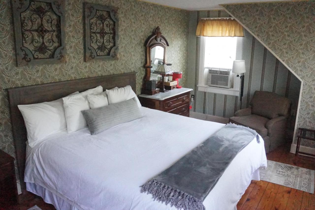 The Frogtown Inn Canadensis エクステリア 写真