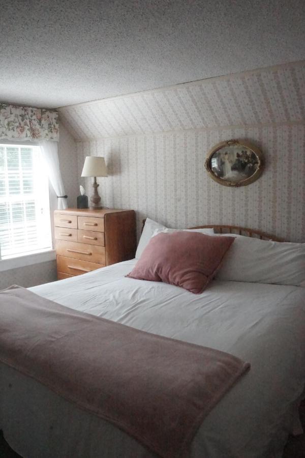 The Frogtown Inn Canadensis エクステリア 写真