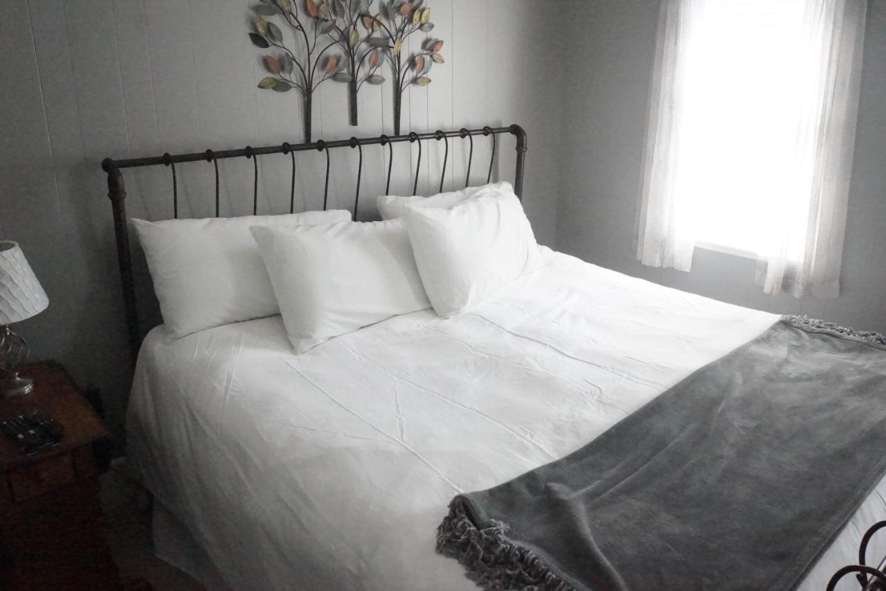 The Frogtown Inn Canadensis エクステリア 写真