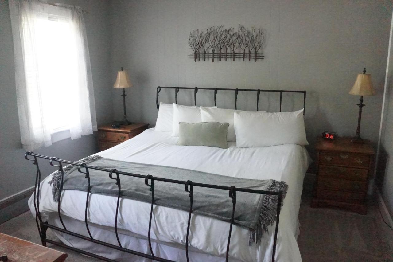The Frogtown Inn Canadensis エクステリア 写真