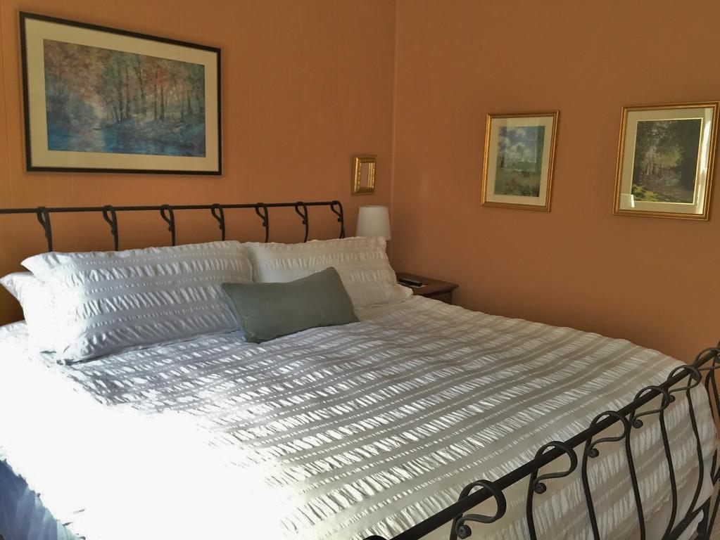 The Frogtown Inn Canadensis エクステリア 写真