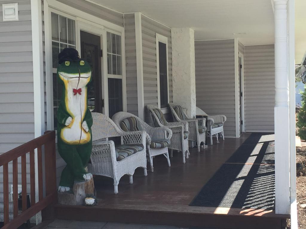 The Frogtown Inn Canadensis エクステリア 写真