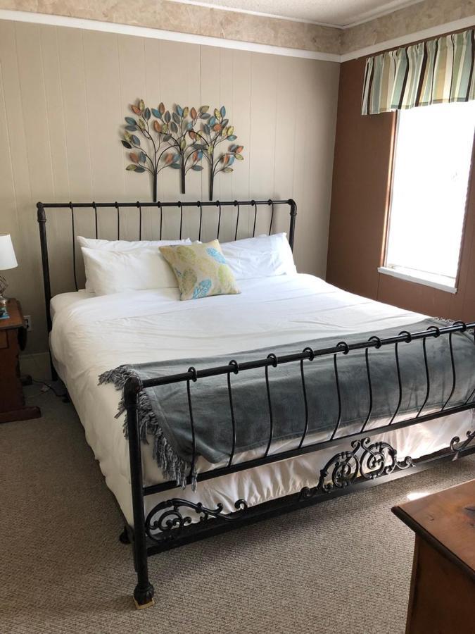 The Frogtown Inn Canadensis エクステリア 写真